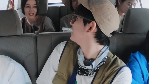 迪丽姐热了吧？胡先煦出口成“梗”好好好！