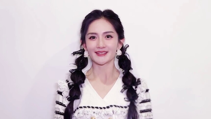 Amber陈冰Ella金晨李斯丹妮谢娜袁咏琳送新年寄语热烈集结