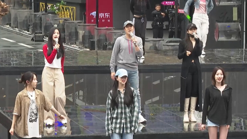 湖南卫视芒果TV跨年晚会现场直击：蔡国庆卢昱晓孟慧圆NAME组合欢乐同台