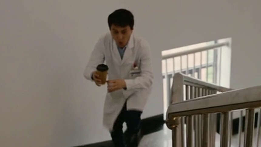 论一名成熟外科医生的手有多稳