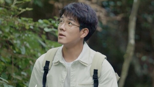 芒果新生郑方一和文学艺术家们组队打卡，探索湖南新故事！