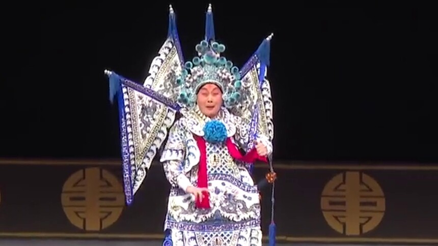 戏曲名家裴艳玲率团到港演出 香港戏迷直呼过瘾