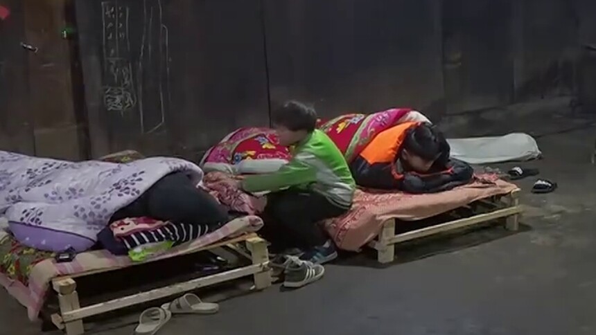 三兄弟都有起床困难症，纪律委员黄初一也放弃了