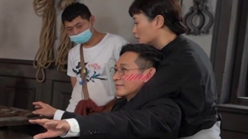 《薄冰》会员独家花絮：意外和谐的劫持现场