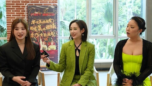 《爱很美味》李纯张含韵王菊专访 无情吐槽片名、揭秘最甜CP