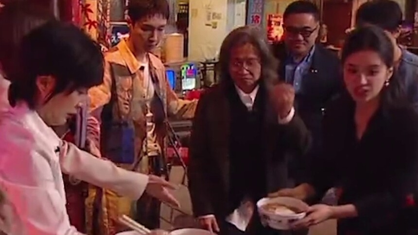 《长沙夜生活》大张伟嗦粉MV 让你吃掉烦恼接好运