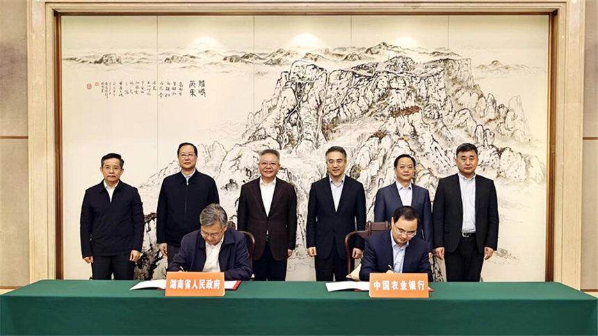 强现代金融活力 绘“三高四新”蓝图 省政府与中国农业银行签署全面战略合作协议 沈晓明见证签约 毛伟明 谷澍举行会谈