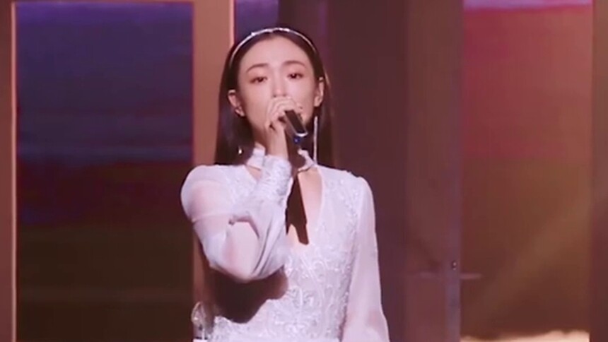 吴倩《乘风》舞台合集，她一直在突破自己！