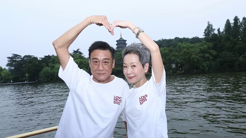 电影《我爱你！》杭州路演 梁家辉叶童游西湖被偶遇