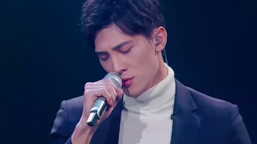 李向哲演唱电影《花样年华》插曲，踩着欢快的小舞步，连眉毛都是戏！