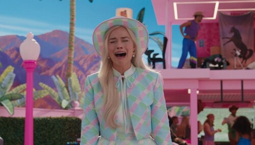 《芭比》“人生危机”版预告 跳出舒适圈芭比粉焦虑