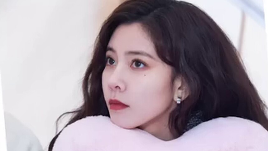 宋妍霏疑新恋情曝光 与男子手牵手回家