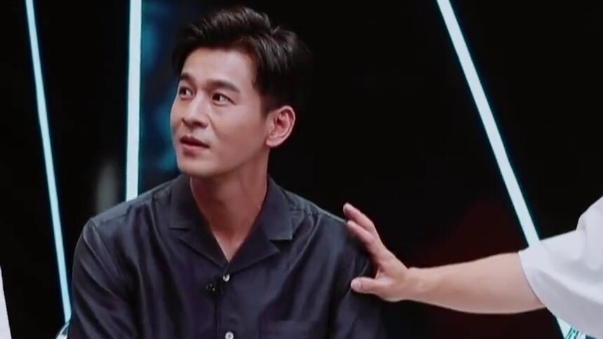 乔振宇青涩帅照看呆李维嘉！帅哥的美人尖竟然是故意捏出来的