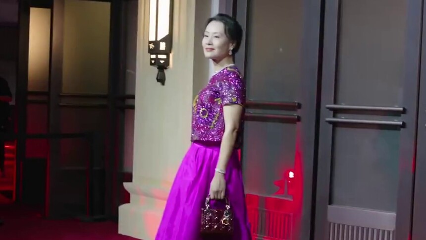 【VOGUE】邬君梅经典的优雅迷人红唇妆容，形象总监分享他的化妆秘诀