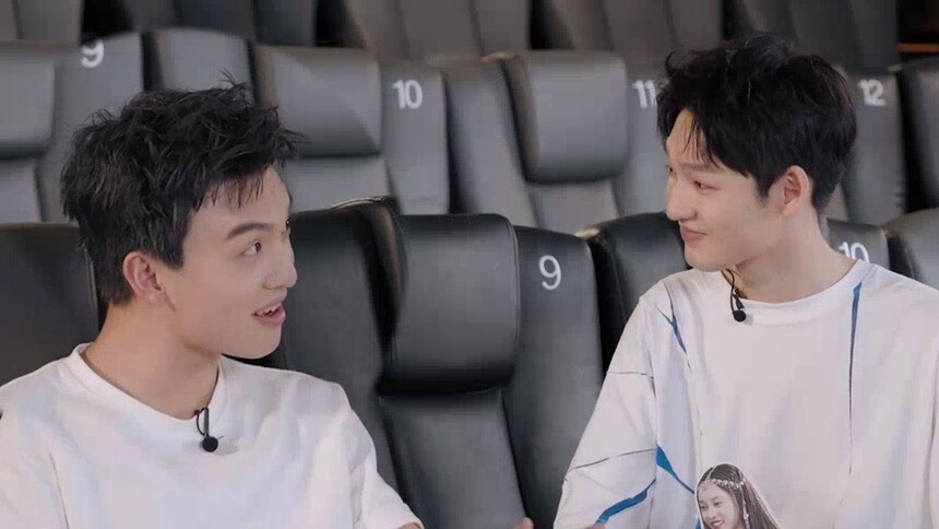 《甜蜜的任务》8月13日看点：郑伟付伟伦化身互夸团 爆料“七斋”片场趣事