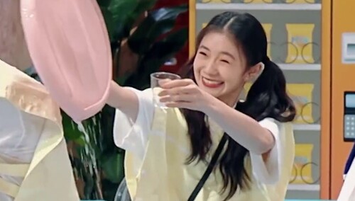 给力好队友！刘浩存守护宋威龙的每次低头