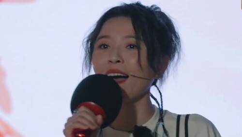 黄雅莉唱《听风说》献给国货