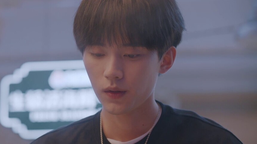 沈倦背稿式官宣和林语惊的恋情，只有王一扬受伤的世界达成了