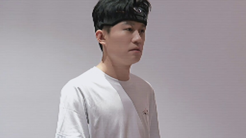 《全员加速中2023》独家海报侧拍：孙岩随性恣意沉着冷静