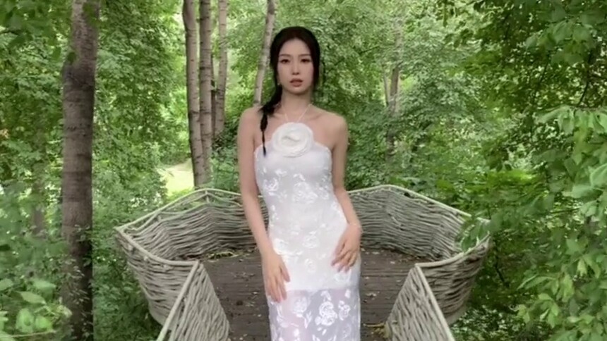 虞书欣清冷白玫瑰连衣裙 清泠纯粹绿意葱茏