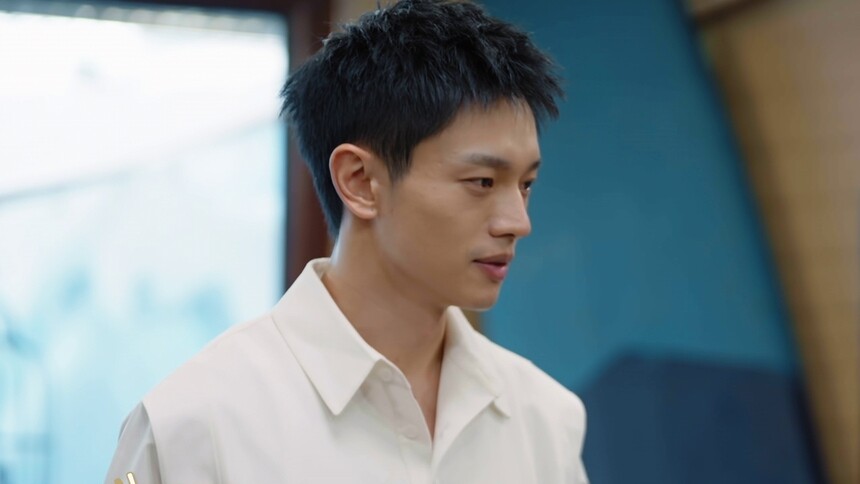 封神质子打卡青岛美食，李昀锐黄曦彦吃嗨了