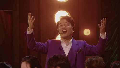 纯享版：蔡国庆&王耀庆&张栋梁&何展成&魏哲鸣《张三的歌》上演百老汇舞台