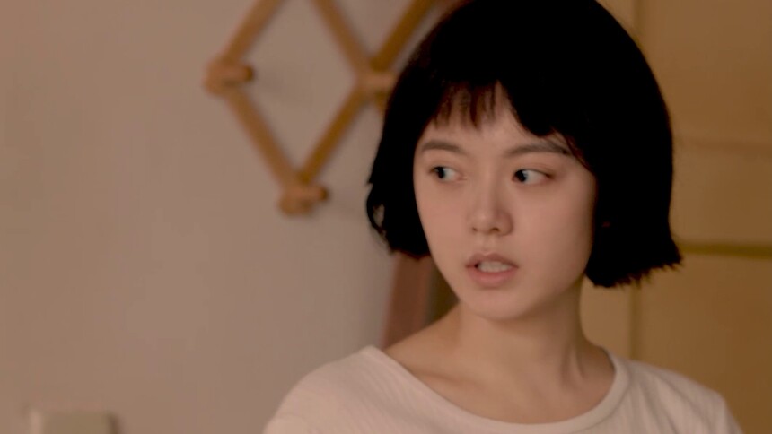 暗恋对象深夜电话表白 少女内心慌张表面波澜不惊