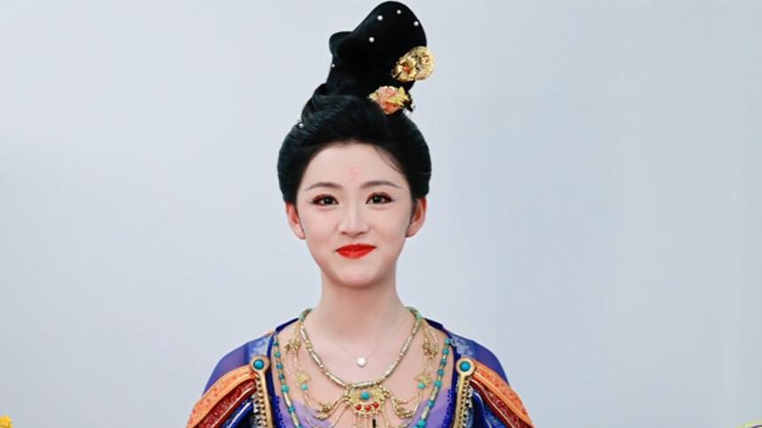 《2024湖南卫视芒果TV春晚》独家专访：王奕婷曝新剧《献鱼》尝试新挑战