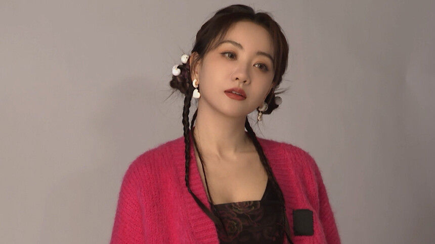 《大侦探第九季》独家侧拍：杨蓉清纯甜美超养眼