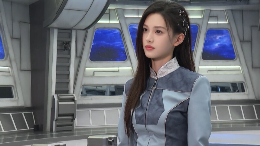 《魔方新世界》独家侧拍：沈羽洁精致侧颜温柔清冷