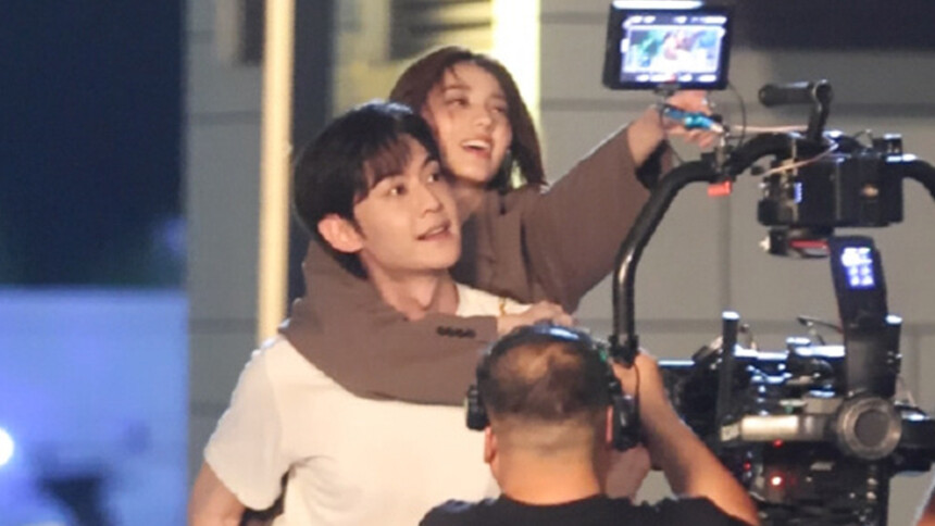 万鹏唐晓天《许我耀眼》路透释出 甜蜜同框画风养眼