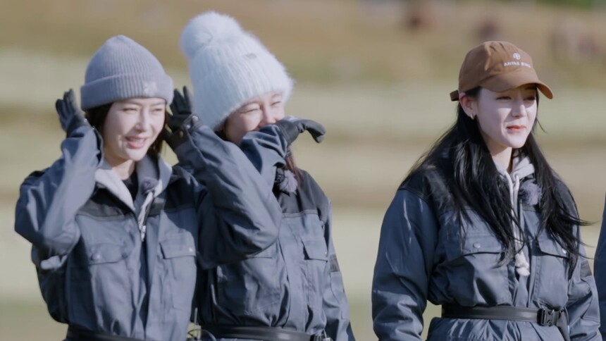 《花儿与少年·丝路季》超长花絮第12期：热巴压腿不忘偷拍秦岚 王安宇坦言曾为星星流泪？