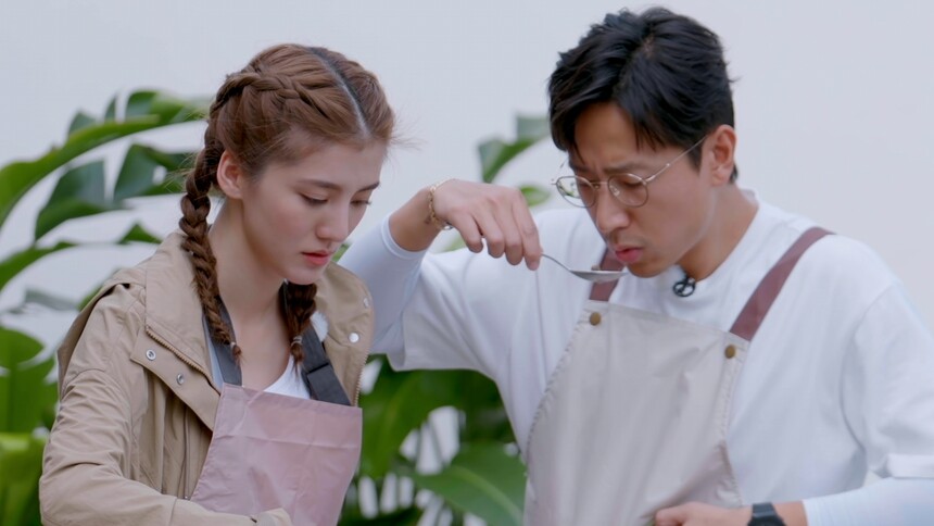 旅行日记：吴千语下厨道道美味，施伯雄助力当帮厨