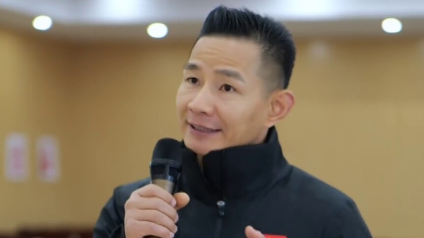 秀我中国丨格斗冠军杨建平与震后师生的2024年“第一课”