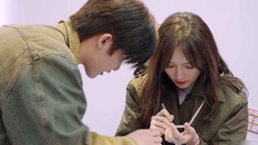 会美甲的男孩 李知诺亲制美甲俘获孟佳