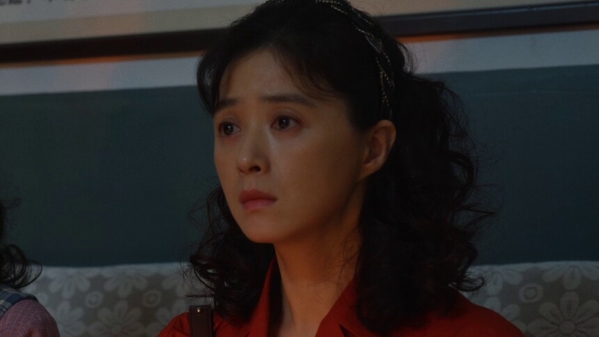 《小巷人家》第16集看点：棉纺厂改革，黄玲宋莹为实习生据理力争！