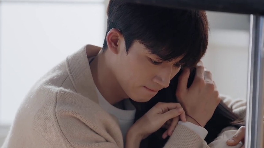 万鹏拍戏频频NG情绪崩溃 王星越拥抱安慰