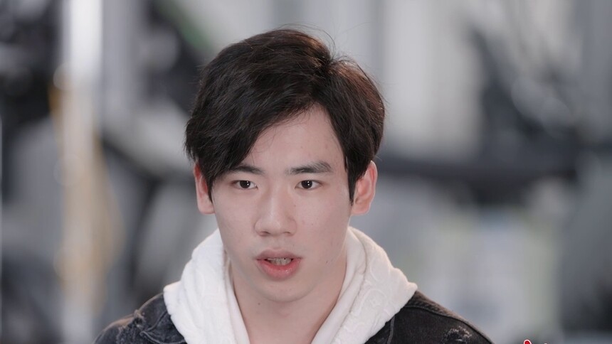 张博恒称自己带着孩子气 自曝睡觉不能关灯？