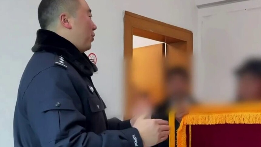 一段非静音非静止画面完美诠释警民双向奔赴