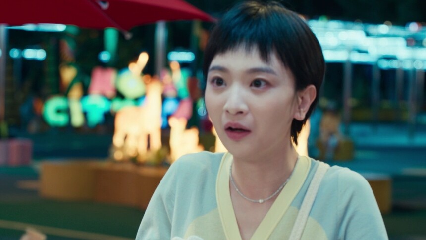 你们谈论这个都不躲着成龙的吗？