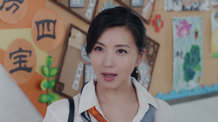 《欢乐家长群》第21集看点：景婷婷盛装出席家长会，惊呆戴静！