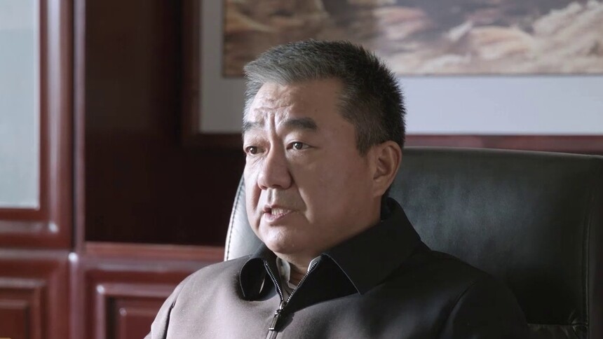 陈庭坚恩威并施压迫感极强