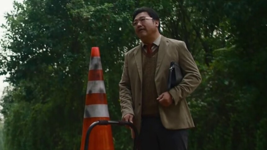 《飞驰人生2》“张驰自揭伤疤”片段 沈腾贾冰笑对人生与自己和解
