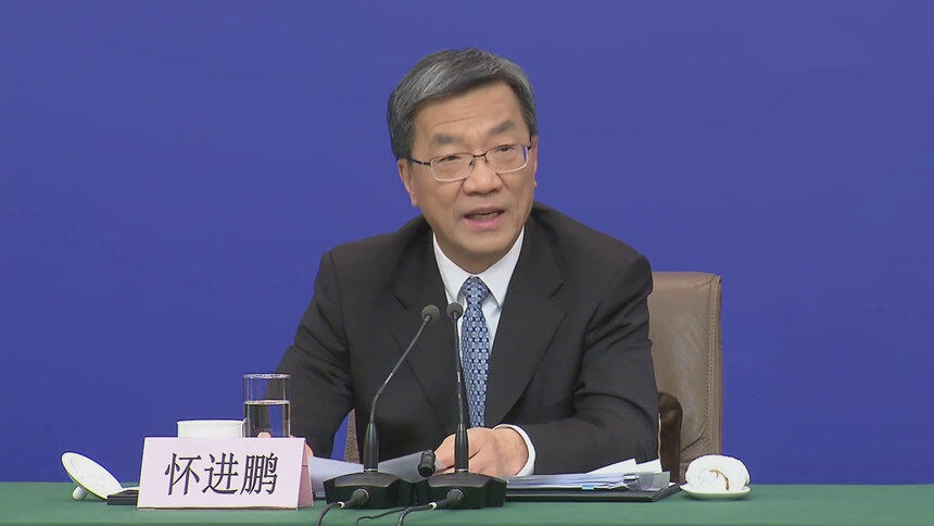两会速递｜怀进鹏：要着力解决“小眼镜”“小胖墩”问题