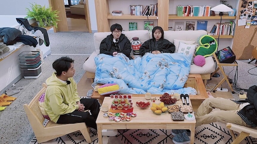 《我们仨》4月20日看点：李雪琴成魏大勋专属摄影？郭麒麟杨迪上演拉扯大戏！