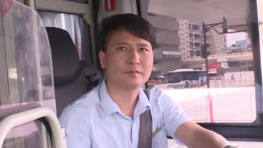 你笑起来真好看！长沙：公交司机用心传递人间至善 长沙348路公交司机赵师傅 乘客称赞为“暖心司机”