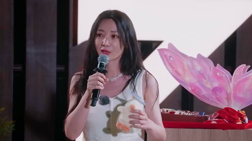 柳岩缝制“好鱼”鸡仔，陈昊宇又幸福了！