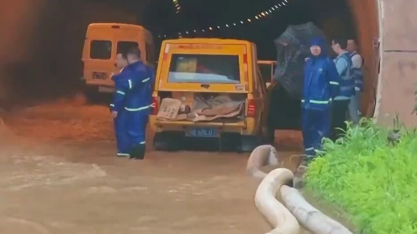 湖北黄石：抢排水 修线缆 筑牢防汛“安全堤”