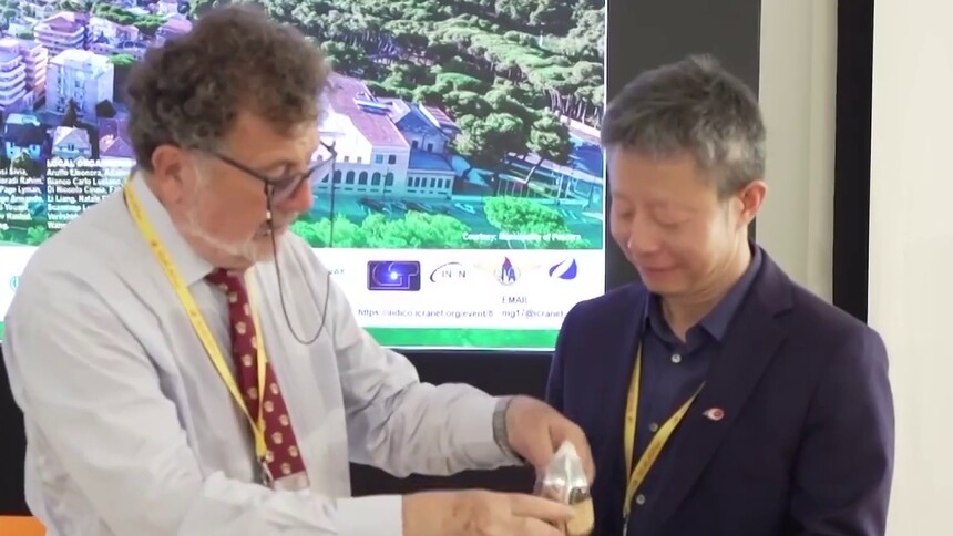 意大利 中国科学家李菂获颁马塞尔·格罗斯曼奖