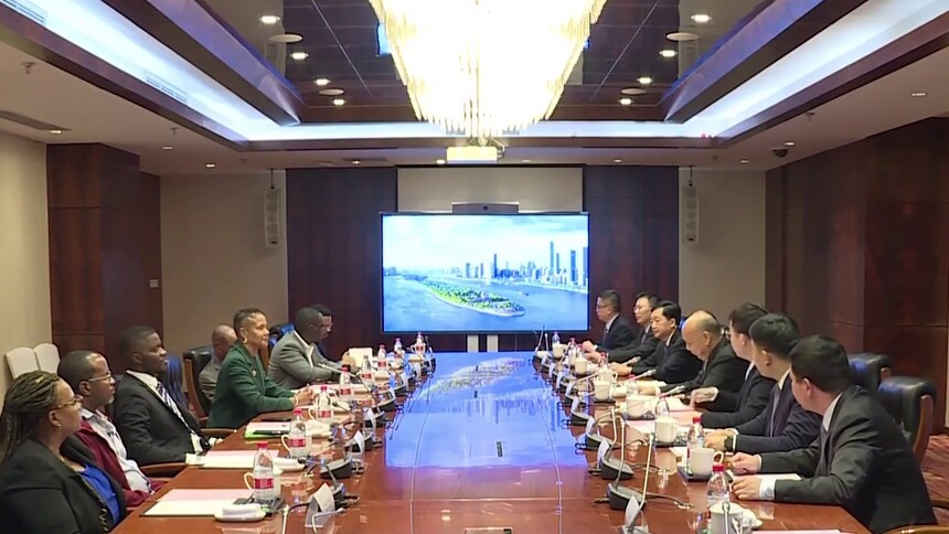 李建中在京会见巴巴多斯副总理桑蒂娅·布拉德肖